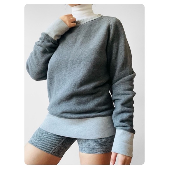 Levi's Tops - ★ Levi’s Unisex Classic Crewneck Sweatshirt - Gray ★